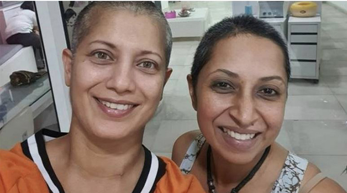 Friends shave head in solidarity with bestie who got cancer